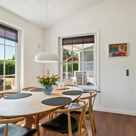 Amazing In With Kitchen *
